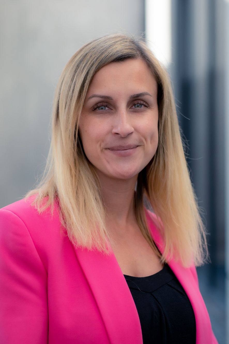 Sehr geehrte Damen und Herren,